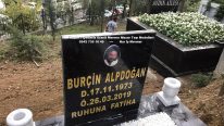 Tek Kişilik Porselen Resimli Siyah Granit Mezar Taşı Modeli