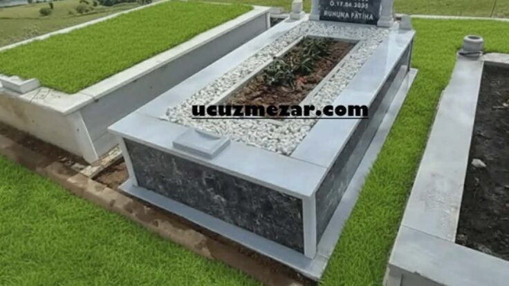 Tek Kişilik Gövde Baş Taşı Siyah Mermer Sütunlu Mermer Mezar Modeli