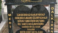 Özel Tasarım Siyah Granit Kalpli Mezar Taşı Modeli
